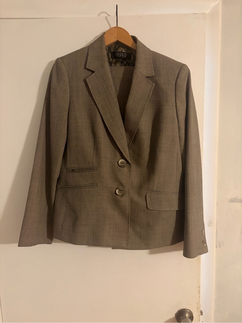 Kasper Women's Taupe Single-Breasted Tailored Blazer. Size 10